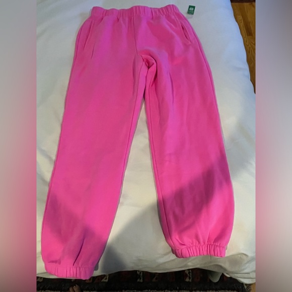 GAP Vibrant Pink Joggers size M NWT - Picture 3 of 3